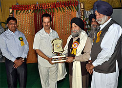 Dr DK Madaan, principal, Punjabi University Campus, Maur, presents a memento to the VC Dr Jaspal Singh during the third annual function organised in the campus