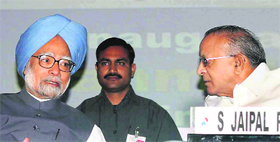 PM Manmohan Singh with Petroleum Minister S Jaipal Reddy during the 7th Asia Gas Summit.