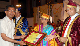 Nepals former PM Jhalnath Khanal and Asha Bhonsle honouring Dr Satya Narain Soni.
