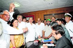 Govind Singh Kunjwal (left) with Chief Minister Vijay bahuguna and Union Minister of state for Agriculture, Food Processing and Parliamentary Affairs Harish Rawat after filing his nomnation papers for the post of Speaker of the Uttarakhand Assembly in Dehradun on Sunday.