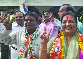 V-SIGNS AND SMILES: Parmabhai Solanki, Congress candidate from Jahangirpuri and Neelam Buddiraja, BJP candidate from Adarsh Nagar, after filing their nomination papers for the MCD election at Parliament Street in New Delhi on Monday