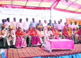 Newly wedded couples with guests and office-bearers of the Shiv Seva Samiti on the occasion of the mass marriage ceremony at Sonepat on Monday