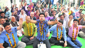 Jewellers hold a protest against the hike in excise duty on gold jewellery in Jammu on Sunday.