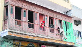 a painter work in the Ram Bagh 