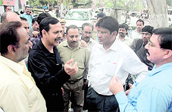 Puneet Mittal (in black shirt), Dehradun city BJP chief, argues with Dehradun Municipal Corporation