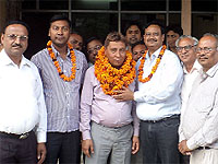SK Babbu with the members of the Arhtiya Association
