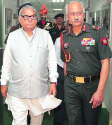Chief Minister Bhupinder Singh Hooda and GOC-in-C, Western Command, Lt Gen SR Ghosh at Headquarters Western Command in Chandimandir on Wednesday.