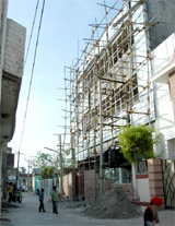 The under-construction hospital at street number 3 B on Bibiwala Road is drawing ire of the residents.