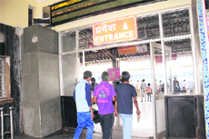 No metal detectors have been installed at the main entrance to the station.