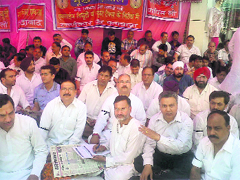 Goldsmiths sit on a day-long fast in Phagwara