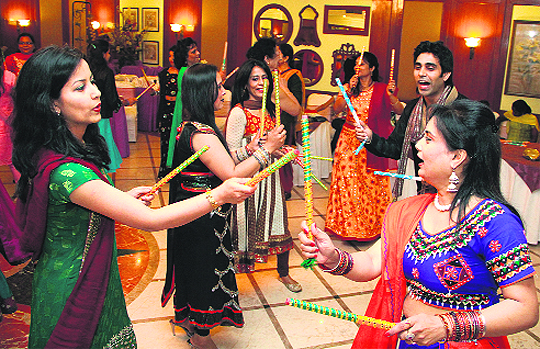 To celebrate Navratras, The Shreens, an event management company, held a dandiya competition at Prithvi Planet in Jalandhar on Friday. Dance trainer Rajan Syal helped participants learn various steps and patterns of the Gujarati dance. Holding colourful sticks in their hands and dressed in bright lehangas and suits, women danced on the steps of 'Rangilo maro dholna' and other songs. 