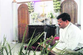 Pastor of Central Methodist Church Chaman Comfort delivers special service on the occasion of Palm Sunday in Mussoorie