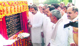 Kuldeep Bishnoi and Dura Ram (next to him) lay the foundation stone of Bishnoi temple at Fatehabad on Sunday