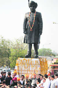Union Minister Ghulam Nabi Azad (with folded hands) flanked by MP Karan Singh after unveiling the statue of Maharaja Hari Singh near the Tawi bridge in Jammu on Sunday.