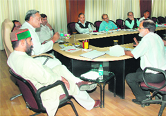 Chief Minister Vijay Bahuguna at a meeting with leaders in Dehradun on Monday. 