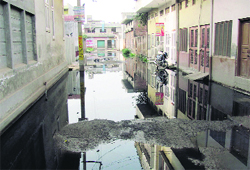 Water overflows on the Bank Road at Ahmedgarh due to chocked sewerage system. 