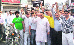 Jewellers and representatives of traders associations led by Rajiv Jain, BJPs state media in charge, take out a protest march in Sonepat on Tuesday.