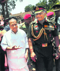 Defence Minister AK Antony and Army Chief Gen VK Singh after laying wreaths at the new gravestone of Field Marshal Sam Manekshaw on his 98th birth anniversary at Udhagamandalam in Tamil Nadu on Tuesday