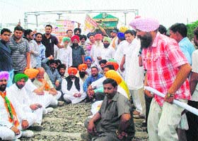Activists of the Bharatiya Janata Party Kisan Morcha during the Rail rokoprotest in Sahnewal on Tuesday