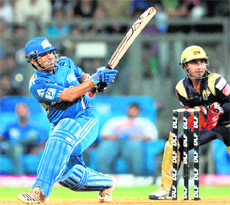 Sachin Tendulkar (L) will lead Mumbais batting lineup against Chennai Super Kings.