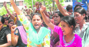 Members of the Pendu Mazdur Union hold a protest in front of the DCs office demanding the rehabilitation of jhuggi dwellers in Jalandhar on Wednesday. 
