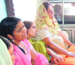 Wailing family members of the deceased granthi Sukhchain Singh in Tarn Taran.