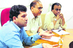 (From left) Dr Ajay Duseja, Dr RK Dhiman and Dr Arunanshu Behera of the PGI address mediapersons in Chandigarh
