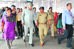 Governor NN Vohra on Thursday visited the Vaishno Devi shrine.