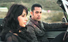 Mandy Takhar and Gippy Grewal(R) in Mirza The Untold Story