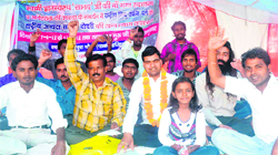 Young activists stage an agitation in support of Prof GD Aggarwal's save Ganga movement at Pt Gobind Ballabh Pant Park in Haridwar 