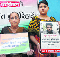 Dalbir Kaur, sister of Sarabjit Singh who is on death row in Pakistan, and his daughter in Ajmer