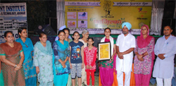 Archer Manveer Kaur being felicitated by senior woman citizens during the Fazilka heritage festival. 