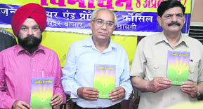 Tilak Raj Arora releases his book of ghazals 'Ummeed Se Ummeed' in Jalandhar on Sunday.