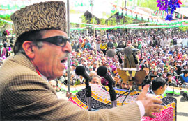 Jammu and Kashmir Pradesh Congress Committee president Prof Saifuddin Soz addresses a rally in Bandipore district. 