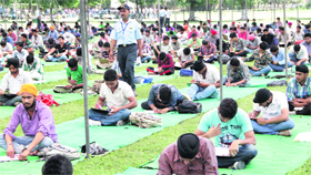 Candidates appear for a written test for recruitment of airmen in the Indian Air Force at Lyallpur Khalsa College in Jalandhar on Sunday.