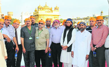 Pakistan delegation members at the Golden Temple on Sunday.