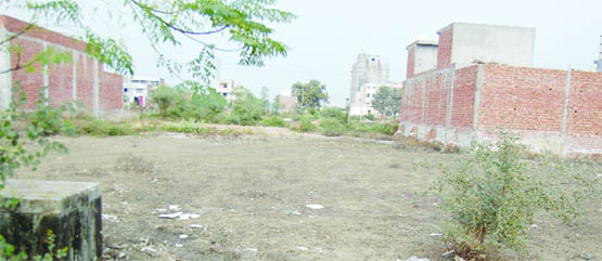 So old is the issue that even industrialists dont remember if this vacant plot at Focal Point was meant for an ESI Hospital, a fire station or a garden.