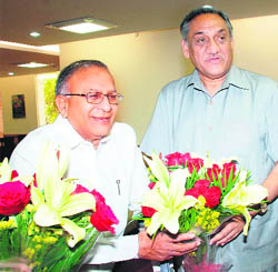 Chief Minister Vijay Bahuguna with Union Petroleum Minister Jaipal Reddy in New Delhi on Monday.