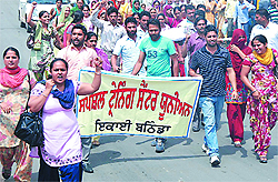 Activists of the Special Trainer Teachers' Union held a demonstration on Tuesday demanding permanent jobs in government schools