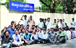 Members of the ABVP hold a protest against the Vice-Chancellor of HNB Garhwal University in Dehradun on Wednesday.