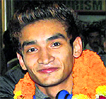 Shiva Thapa, who is 18 years old, beat Japans Satoshi Simizu 31-17 to enter the final