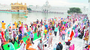 Devotees pay obeisance at the Golden Temple on Baisakhi