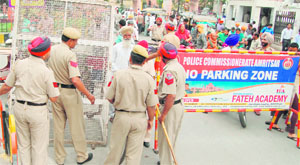 the police puts up barricades to divert the traffic near Town Hall in view of the visit of VVIPs in Amritsar on Friday