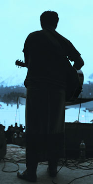 Raghu Dixit performing on the outdoor stage in Gulmarg