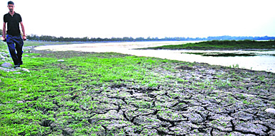 As the water level in the Sukhna lake as gone down alarmingly, the artificial water bodys life seems to be at stake ; (Left) With water drying up towards the Lake Club area, filth lying at the lakes bottom has started surfacing.