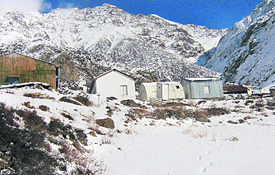 Heavy snowfall in the Chiyalekh area on the Kailash Mansarovar yatra route in Pithoragarh.