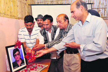 Film and theatre artistes pay homage to actor Parveen Sood in Dehradun on Sunday. He died two days ago in Ludhiana. A Tribune photograph