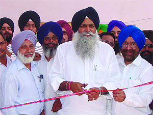 Prof Virsa Singh Valtoha, Chief Parliamentary Secretary, inaugurates the Pulse Polio drive in Tarn Taran on Sunday
