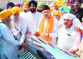 Union Minister for New and Renewable Energy Farooq Abdullah looks at the 5,000 LPD water heater system on the roof of Sri Guru Ram Das Langar Hall in the Golden Temple Complex in Amritsar on Sunday