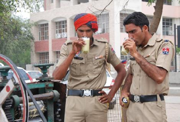 Two cops drink sugarcane juice to recharge their battery during a hard days work in Bathinda. With the mercury soaring, sugarcane juice sellers have become ubiquitous, providing an earthy touch in an urban landscape. Tribune photo: Pawan Sharma